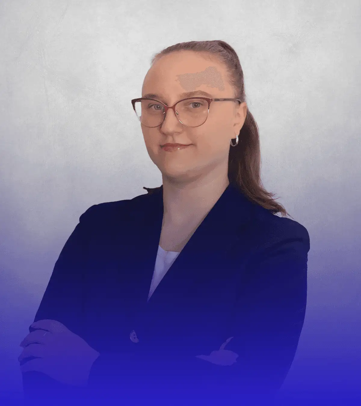 https://commercey.co/wp-content/uploads/2023/08/Leonora-Hasmuca.png
